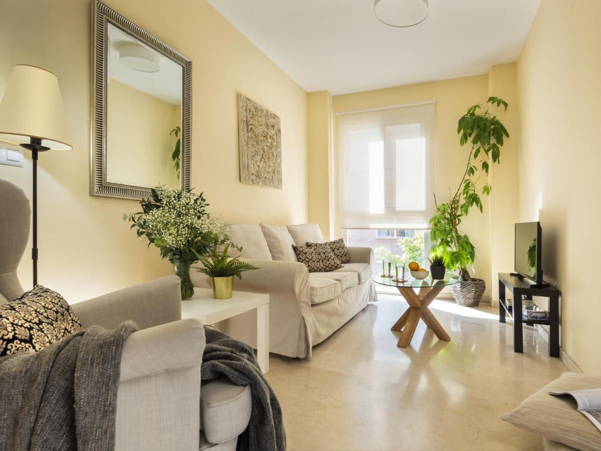 Misterhost San Bernardo Jardines De Murillo Севиля Екстериор снимка