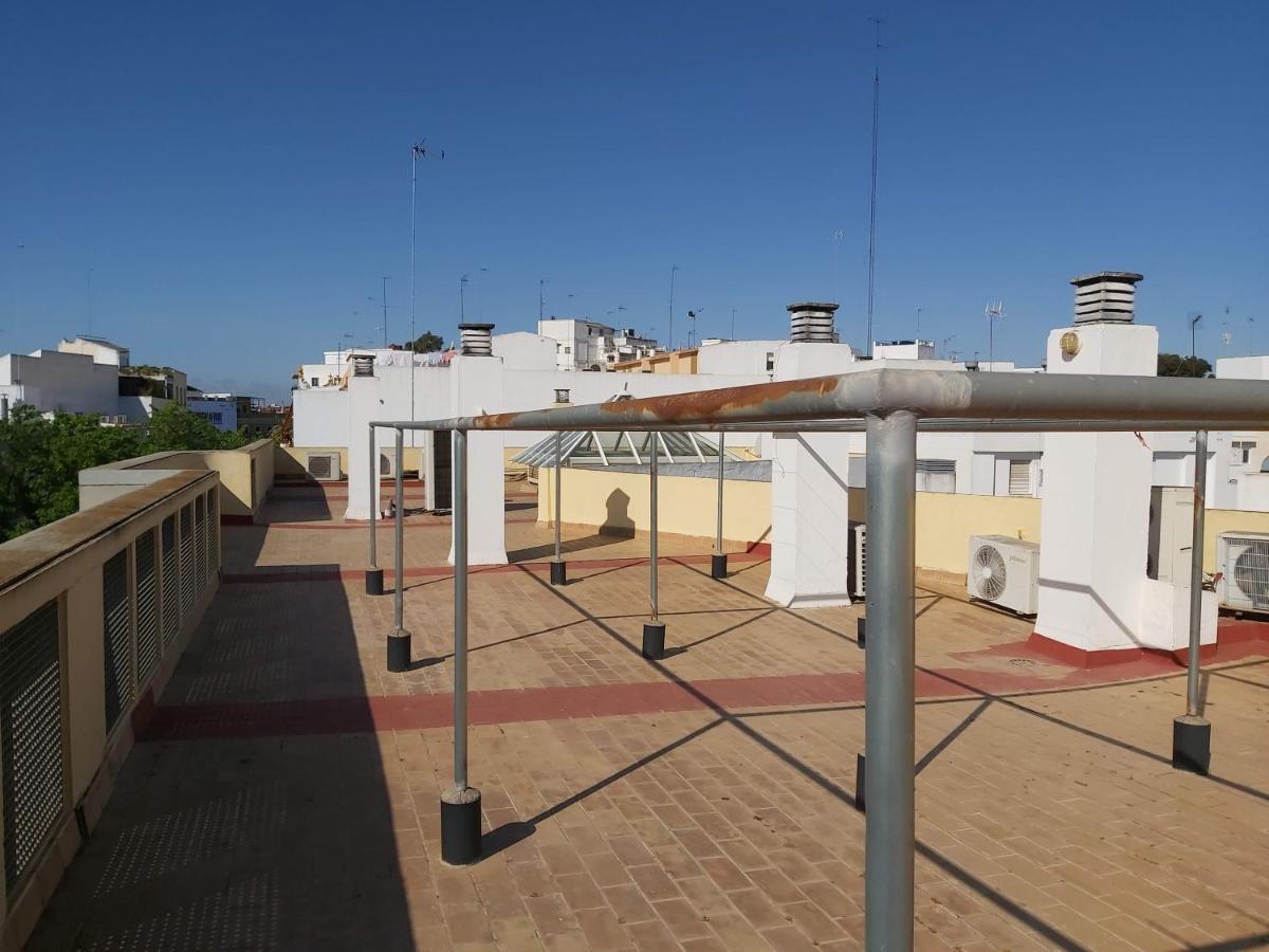 Misterhost San Bernardo Jardines De Murillo Севиля Екстериор снимка